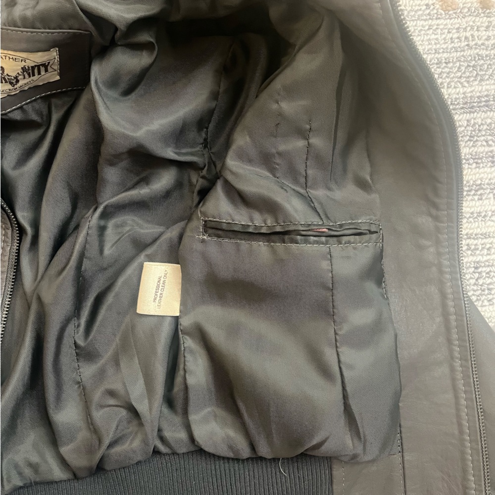 Cropped gray leather motorcycle jacket - Picture 7 of 9